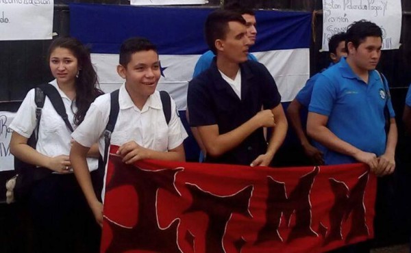 Estudiantes se toman 15 colegios en Choluteca y Valle