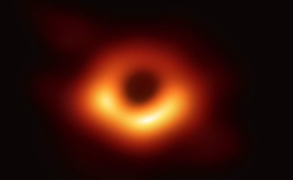 Detectan agujero negro cuya masa contradice la teoría astrofísica