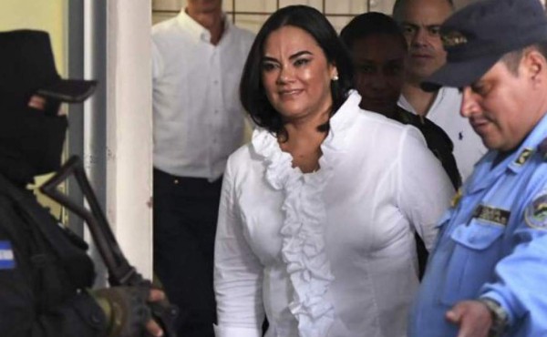 Mañana darán resolución sobre cambio de medidas de la ex primera dama Rosa Elena de Lobo