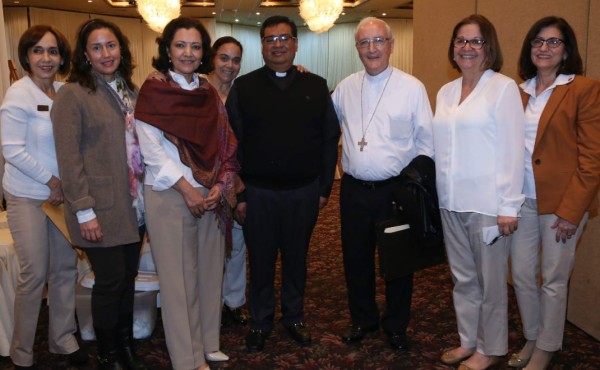 Monseñor Ángel Garachana ofrece prédica