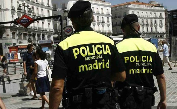 Murió sola en su sofá... y la policía la encontró un año después