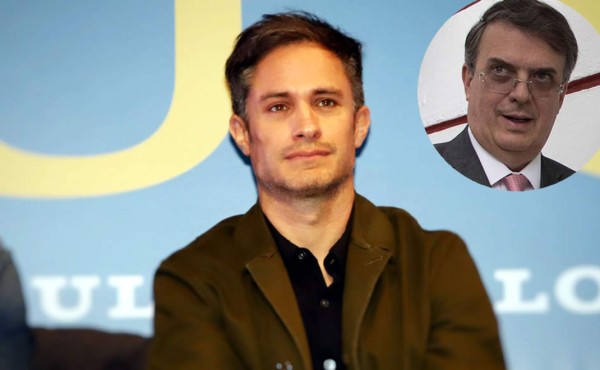 Gael García es callado por Marcelo Ebrard por corregir su ortografía