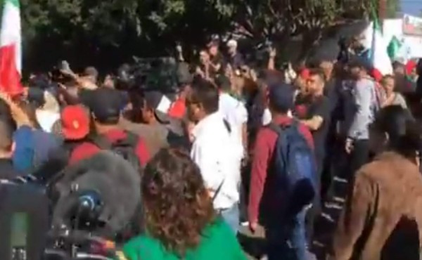 ¡Primero nuestros pobres!: Protestan contra caravana de migrantes en Tijuana