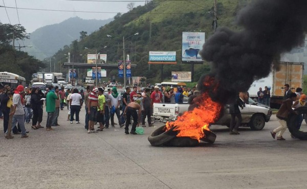 Desalojan a conductores de rapiditos de peaje en San Pedro Sula
