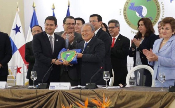 JOH toma posesión del Sica en medio de crisis con Costa Rica