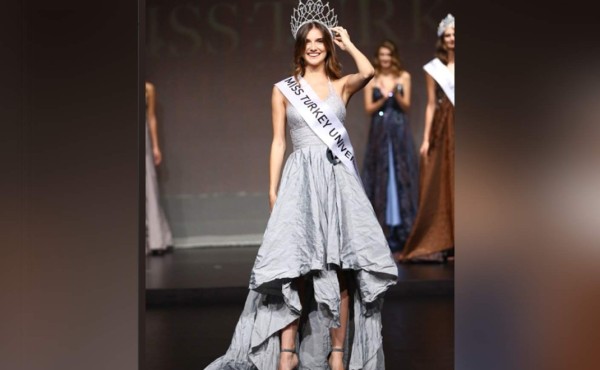 Miss Turquía pierde su corona por un tuit que escribió