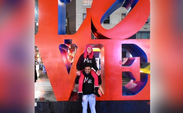 Pareja muere al caer en un abismo por tomarse una selfie