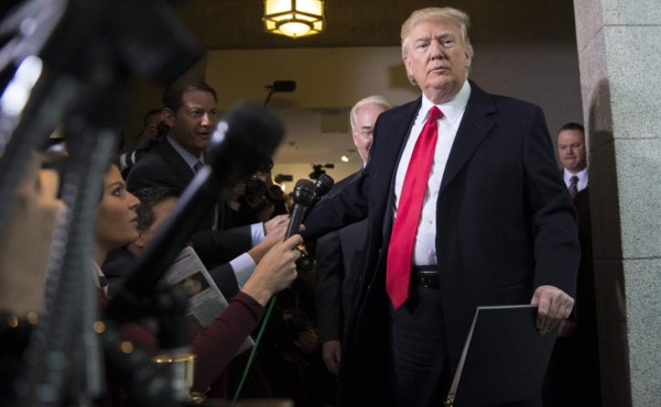 Trump arremete contra los demócratas por su oposición al plan de salud