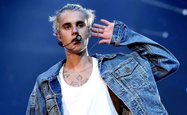 Justin Bieber bailó con niños en Perú  