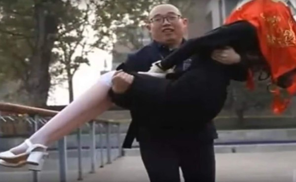 Un ingeniero chino se casa con una mujer-robot construida por él mismo