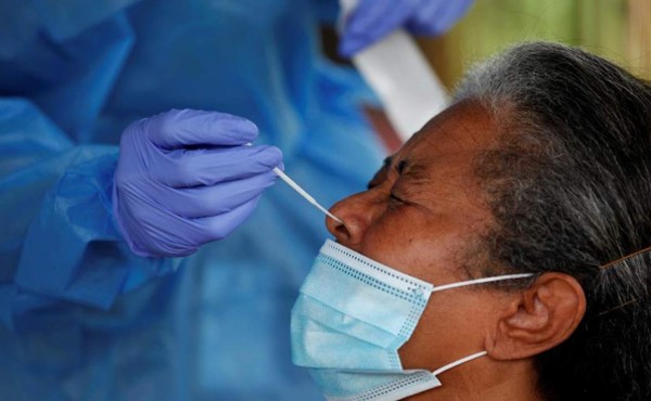 Buscan contagiados de COVID-19 en las calles de Panamá ante la emergencia sanitaria