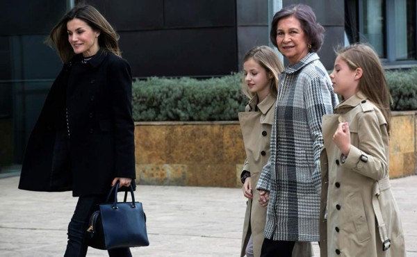 Reinas Letizia y Sofía reaparecen juntas y muy sonrientes