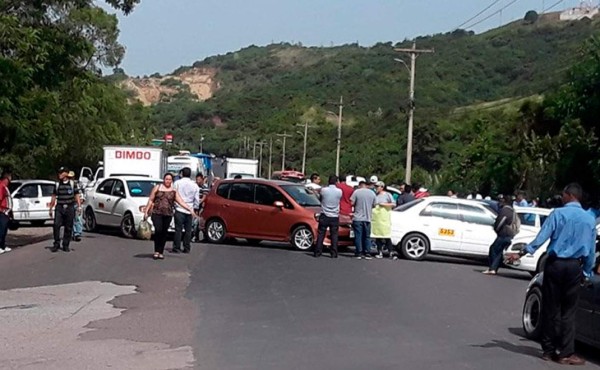 Transportistas se toman carreteras en el sur de Honduras