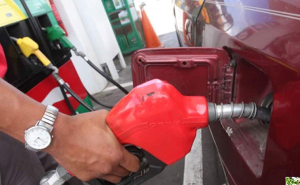 Cambian color de la gasolina súper en Honduras