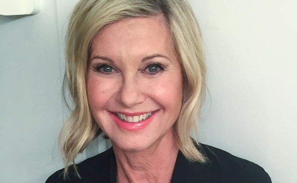 Salen a la luz fotos del novio de Olivia Newton-John tras 12 años supuestamente muerto