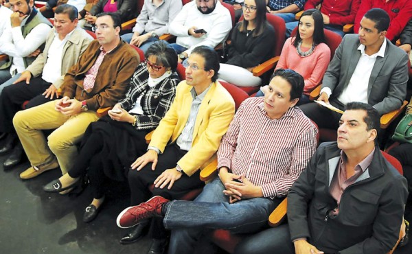 Mel va a enredar a Luis Zelaya, dice Elvin Santos