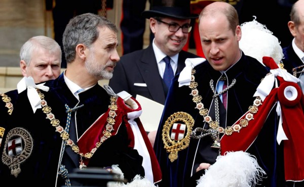 Felipe VI, investido por Isabel II con la máxima distinción del Reino Unido