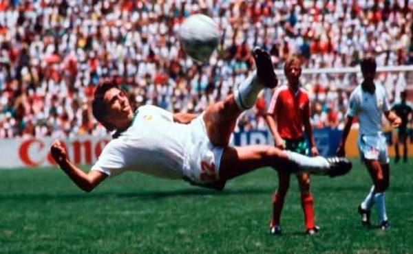¡Supera al de Maradona! Gol de mexicano Negrete es elegido como el mejor de los Mundiales