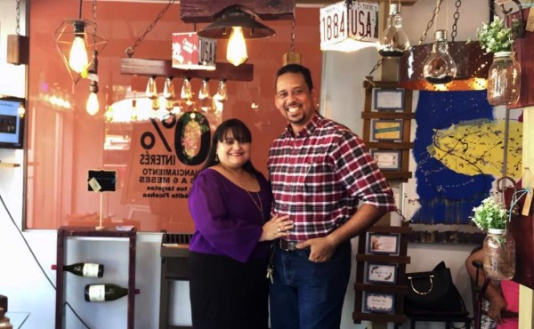 Emprendedores: pareja hondureña diseña hermosas pérgolas en San Pedro Sula