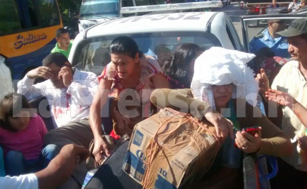 A man lies on a stratcher as emergency personel gather on a platform beside a train at Estacio de Franca (Franca station) in central Barcelona on July 28, 2017 after the regional train appears to have hit the end of the track inside the station injuring at least 23 people.'Eighteen people have been hospitalized, five of whom are in serious condition and thirty others are being evaluated,' a spokesman for civil protection services told AFP. / AFP PHOTO / Josep LAGO