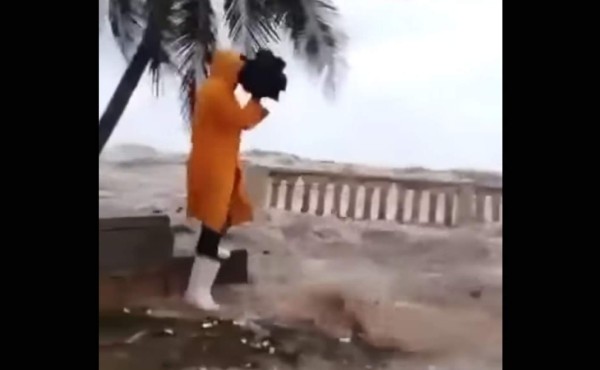 Video: Camarógrafo desafía a Irma en su paso por Dominicana