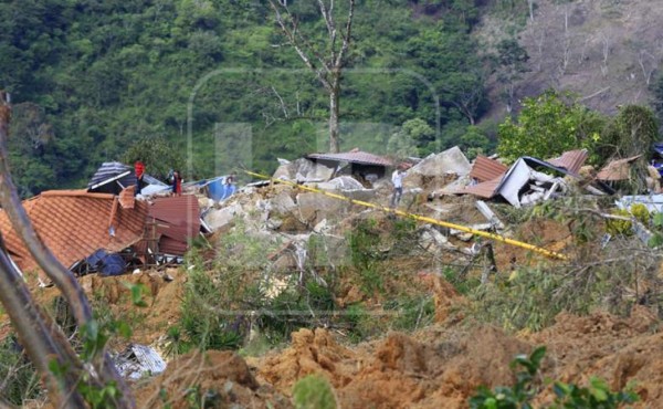 Anuncian construcción de 2,500 casas para reubicar familias de La Reina