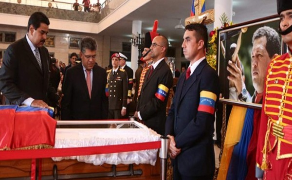 Escándalo: Revelan que Hugo Chávez murió dos meses antes de la fecha oficial