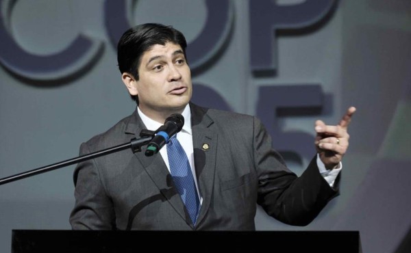 Fiscalía de Costa Rica investiga viaje de vacaciones del presidente