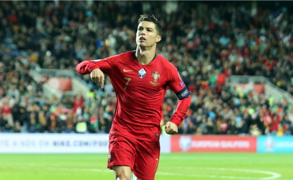 Cristiano Ronaldo marcó un triplete con Portugal ante Lituania. Foto EFE