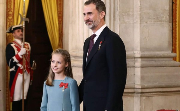 Rey Felipe VI celebra sus 50 años imponiendo la mayor condecoración a su heredera