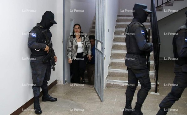 Con etapa de incidentes reanudan juicio contra Rosa Elena de Lobo   