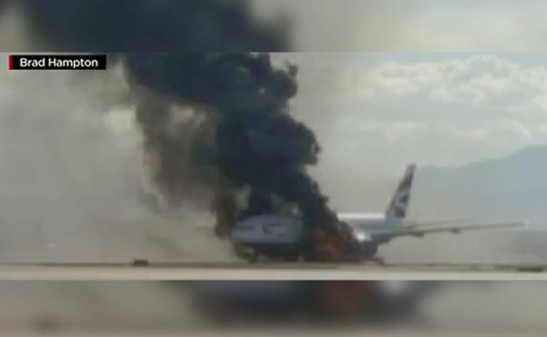 Avión se incendia en aeropuerto de Las Vegas