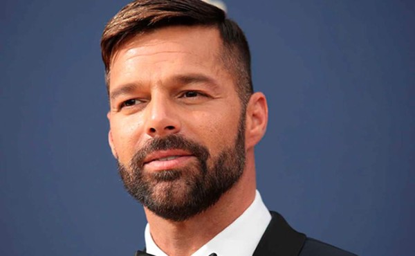 Ricky Martin llama 'brutos' e 'ignorantes' a quienes rechazan aislarse por COVID-19