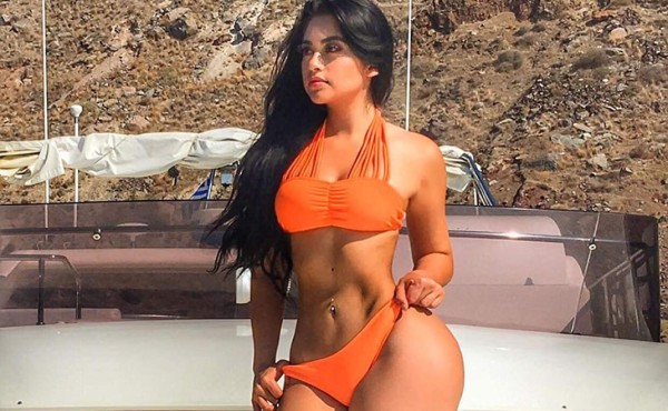 La 'Kardashian' mexicana disfruta de las playas de Roatán