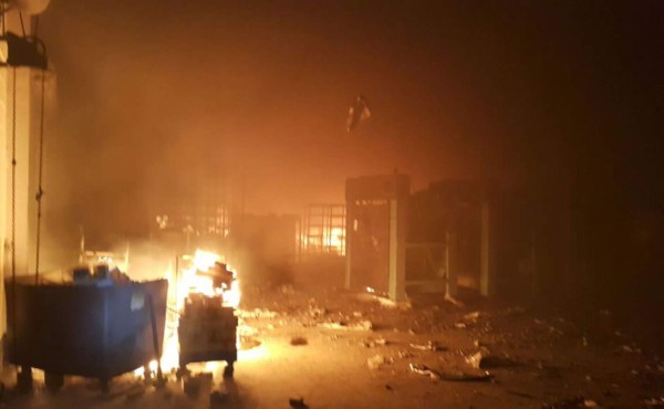 Imagen del incendio de una bodega de la empresa Gildan, San Miguel, en Choloma, Cortés.