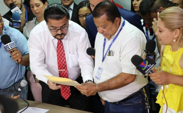 Transportistas entregan peticiones pero el Gobierno las rechaza