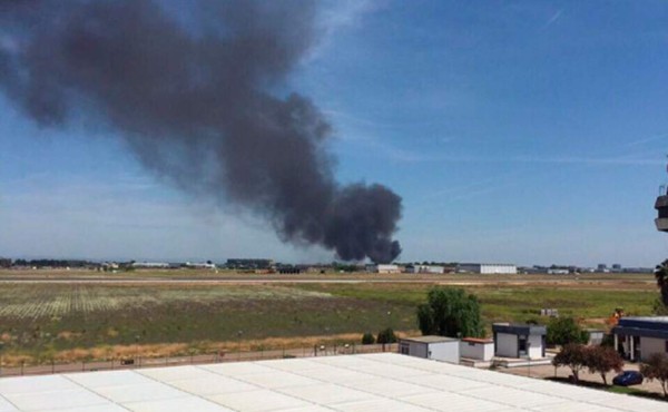 Se estrella avión militar cerca del aeropuerto de Sevilla en España