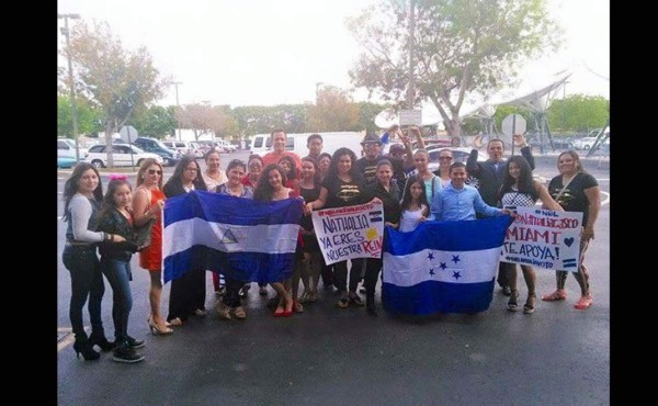 Miles apoyan a Nathalia Casco