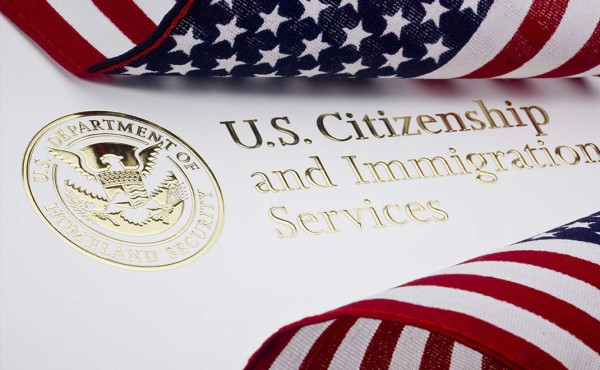 Cinco razones que podrían hacerte perder su residencia en EUA