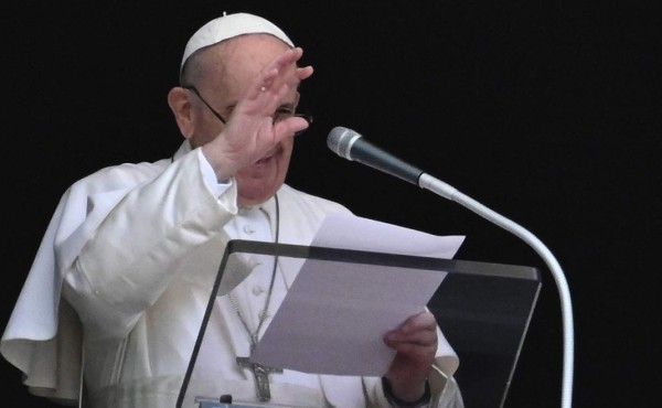 Papa saluda a Perú en el Ángelus tras asunción del presidente Pedro Castillo