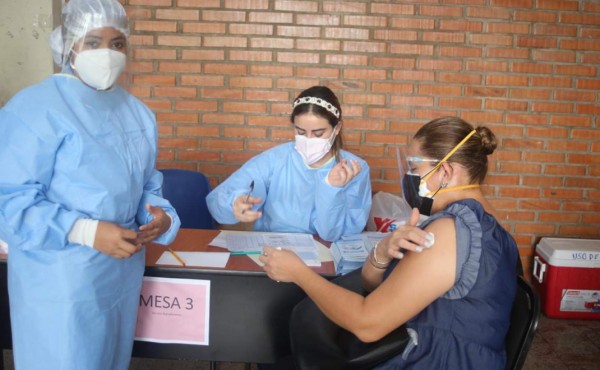 En Honduras han vacunado a menos del millón de personas con la primera dosis