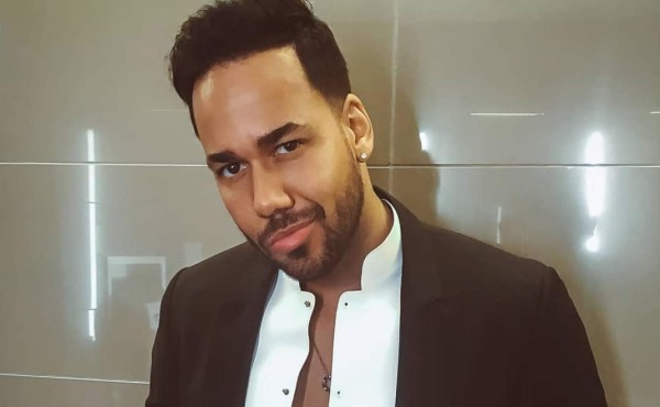 Romeo Santos hizo que fan tocara sus partes íntimas
