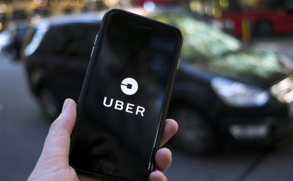 California demanda a Uber por no dar a conductores la categoría de empleados