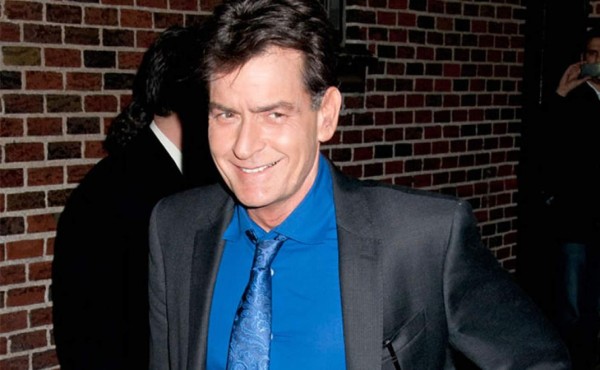 Charlie Sheen entrega 55 mil dólares a sus ex