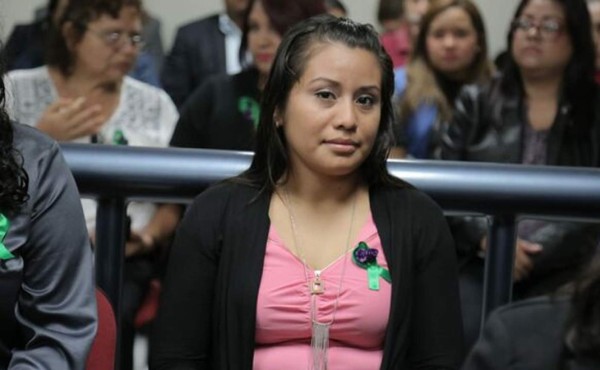 Justicia confirma absolución de salvadoreña acusada por aborto