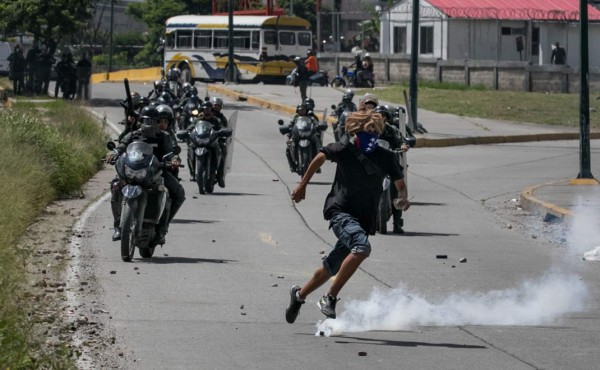 Detienen a 51 'terroristas' en una protesta en Venezuela, según el Gobierno