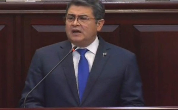 Presidente de Honduras asegura que narcos dan 'falso testimonio' en su contra