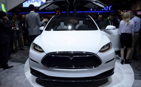 Lanzan en México alerta para vehículos Tesla por posibles fallos
