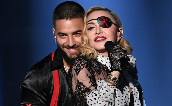 Madonna pidió permiso a Maluma antes de chuparle los dedos de los pies