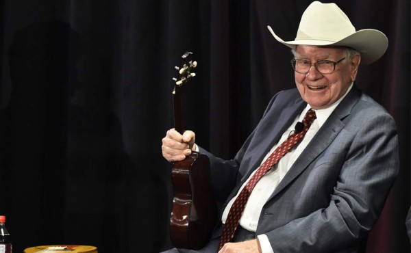 Por comer con Warren Buffett ofrecen 2,7 millones de dólares